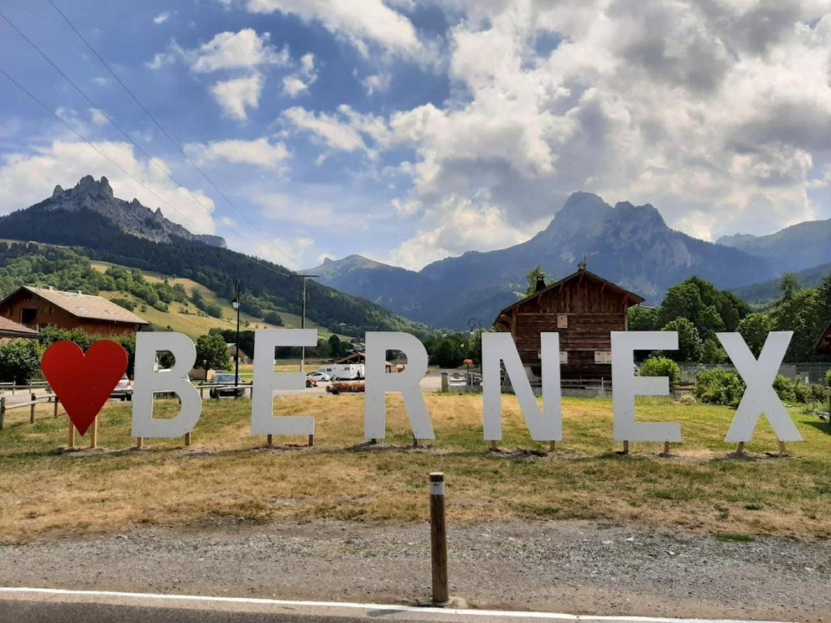 Le 67,ski et randonnée,lave linge,sèche linge,parking Bernex Esterno foto